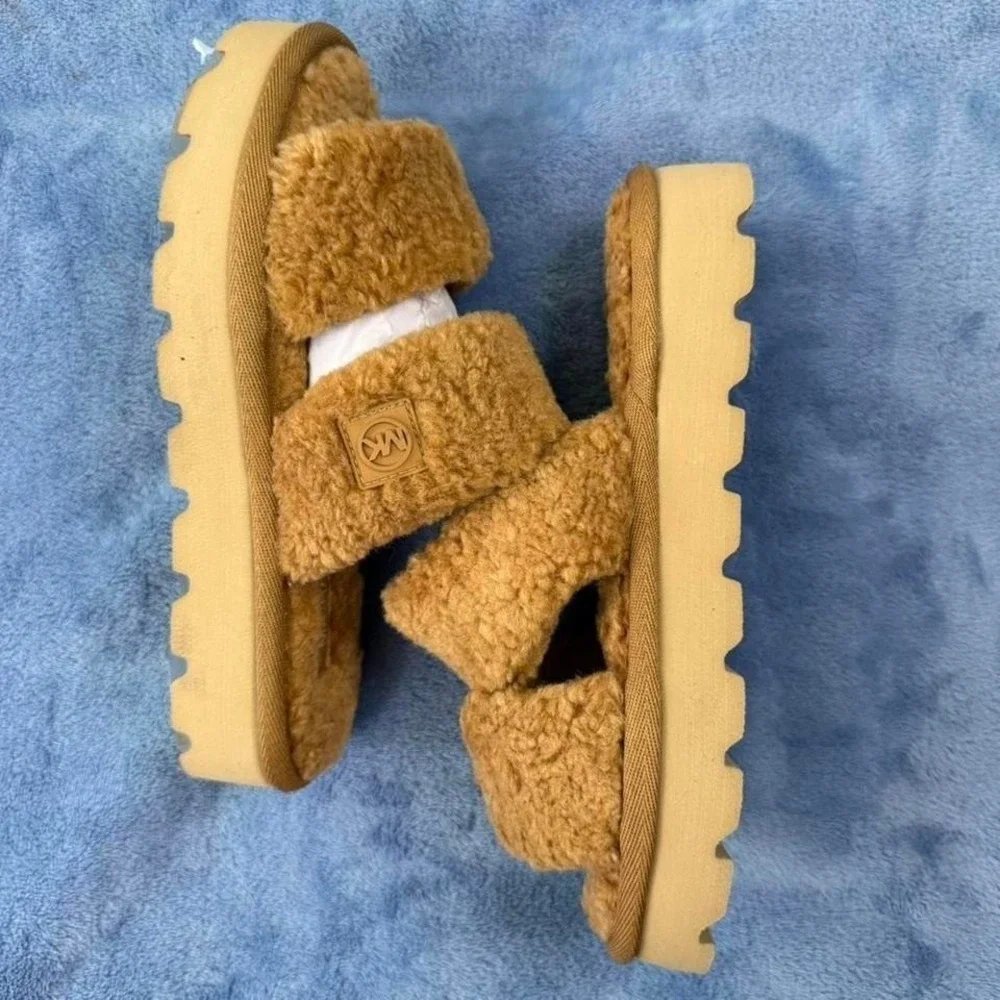 Micheal k‎ slides women size 6 no box new